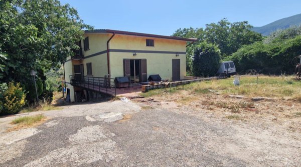 casa indipendente in vendita a Montorio Romano