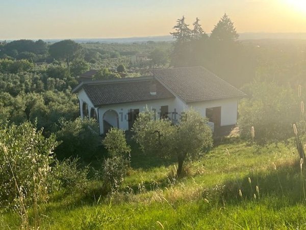 casa indipendente in vendita a Moricone