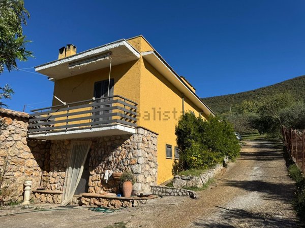casa indipendente in vendita a Moricone