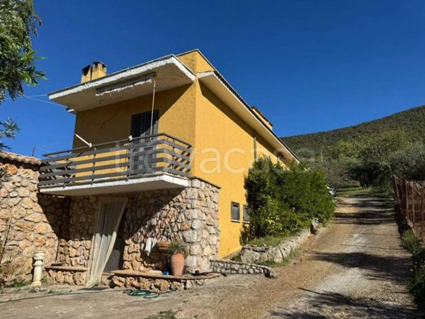 casa indipendente in vendita a Moricone
