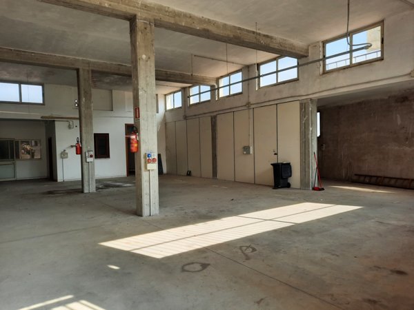 locale commerciale in vendita a Morlupo