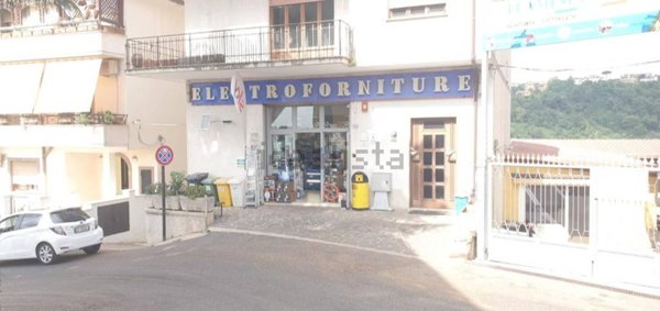 negozio in vendita a Morlupo