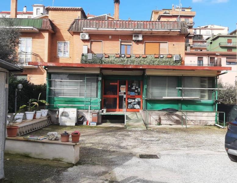 locale commerciale in vendita a Morlupo