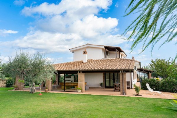 casa indipendente in vendita a Morlupo