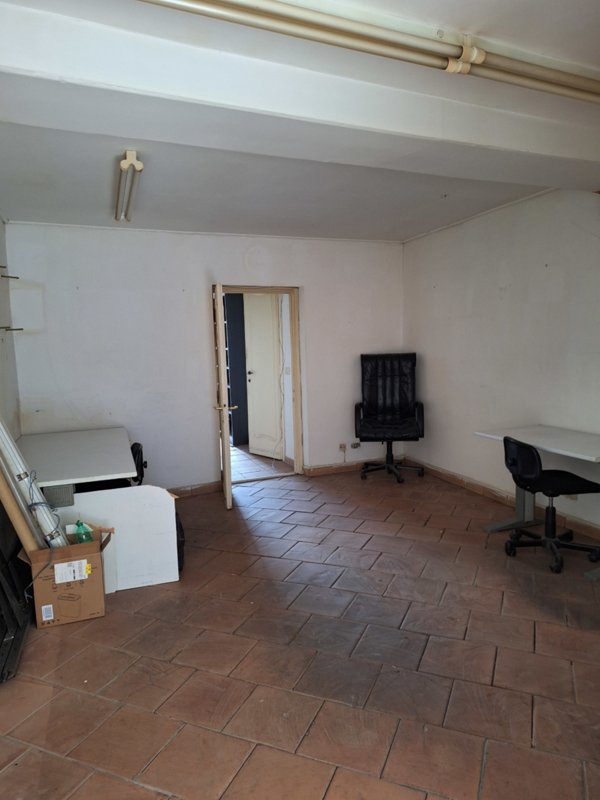 locale commerciale in vendita a Morlupo
