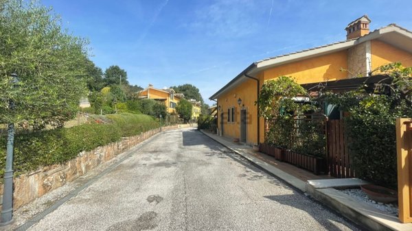casa indipendente in vendita a Morlupo