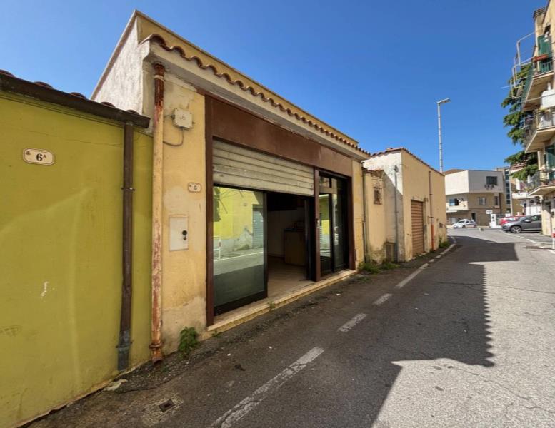 locale commerciale in vendita a Morlupo