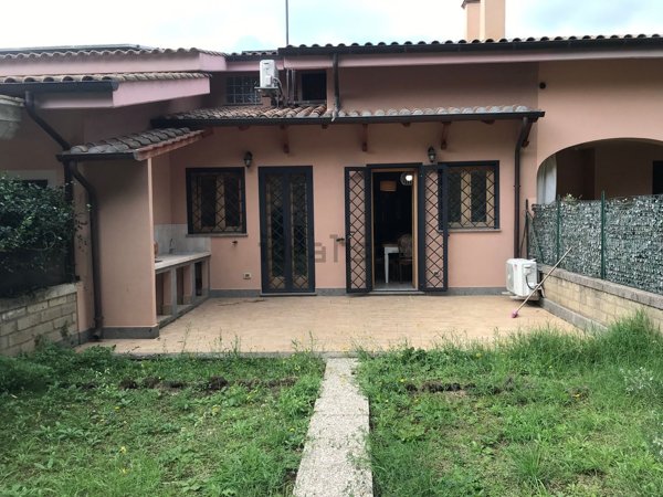 casa indipendente in vendita a Morlupo