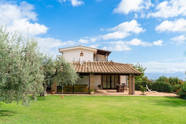 casa indipendente in vendita a Morlupo