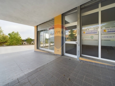 negozio in vendita a Morlupo