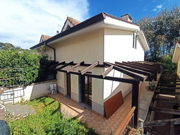 casa indipendente in vendita a Morlupo