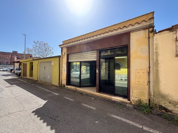 locale commerciale in vendita a Morlupo