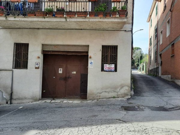 locale di sgombero in vendita a Morlupo