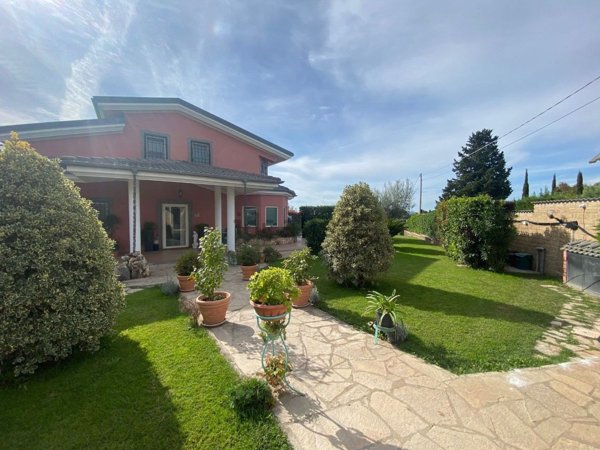casa indipendente in vendita a Morlupo