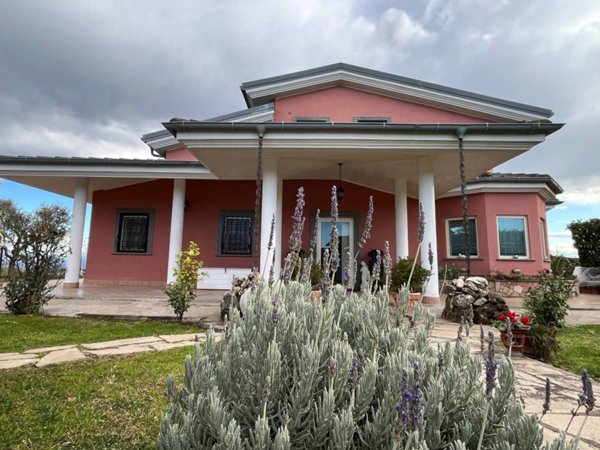 casa indipendente in vendita a Morlupo