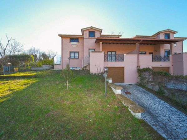 casa indipendente in vendita a Morlupo
