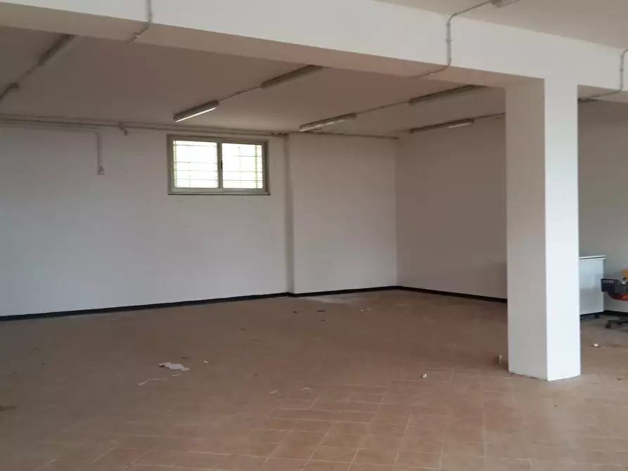 locale commerciale in vendita a Morlupo