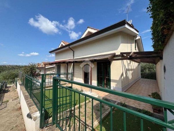 casa indipendente in vendita a Morlupo