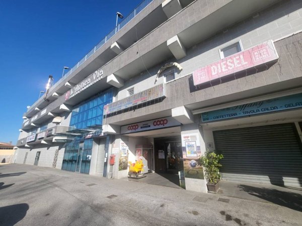 negozio in vendita a Morlupo