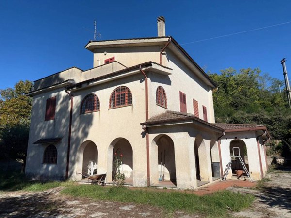 casa indipendente in vendita a Morlupo