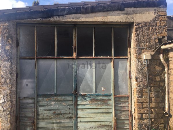 locale commerciale in vendita a Morlupo