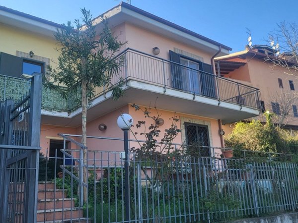 casa indipendente in vendita a Morlupo