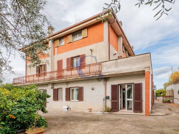 intera palazzina in vendita a Morlupo