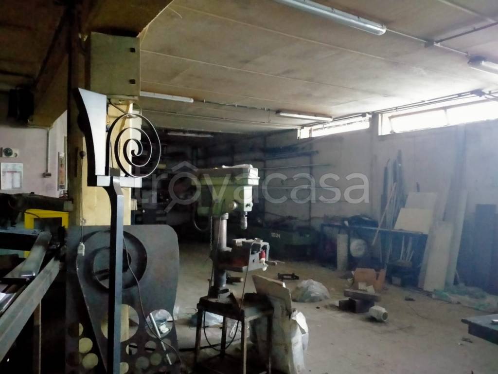 locale commerciale in vendita a Morlupo