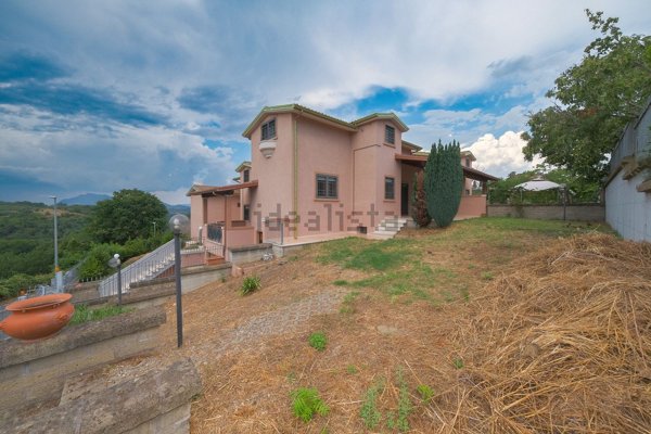 casa indipendente in vendita a Morlupo