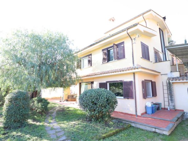 casa indipendente in vendita a Morlupo