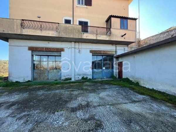 locale commerciale in vendita a Morlupo