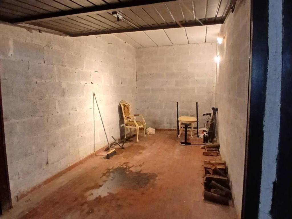 locale di sgombero in vendita a Morlupo