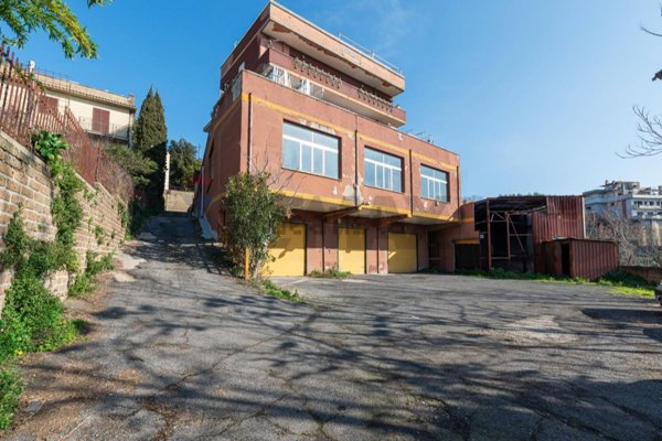 locale commerciale in vendita a Morlupo