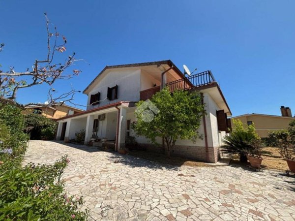 casa indipendente in vendita a Morlupo