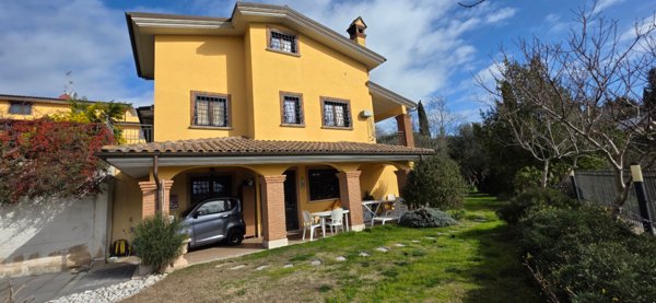 casa indipendente in vendita a Morlupo