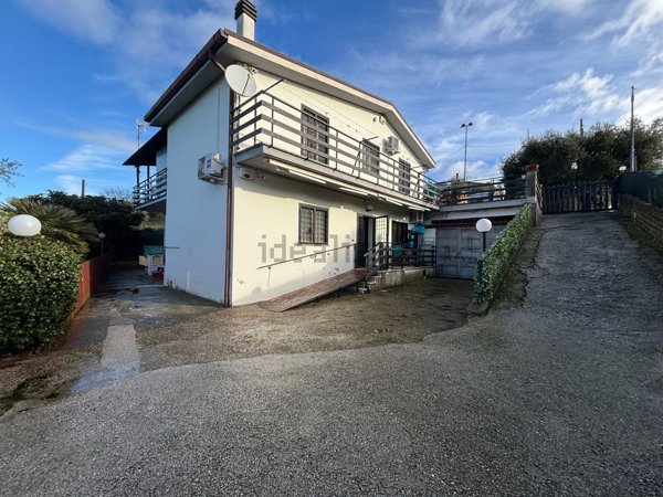 casa indipendente in vendita a Morlupo