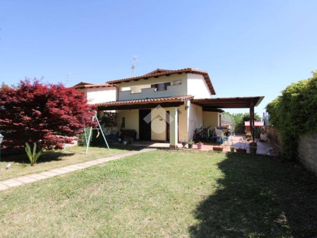 casa indipendente in vendita a Morlupo