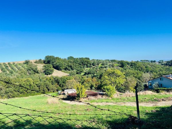 locale di sgombero in vendita a Morlupo