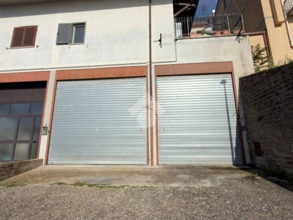 locale commerciale in vendita a Morlupo