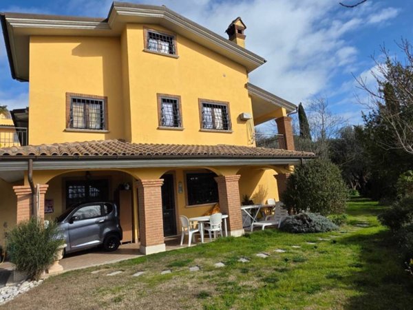 casa indipendente in vendita a Morlupo