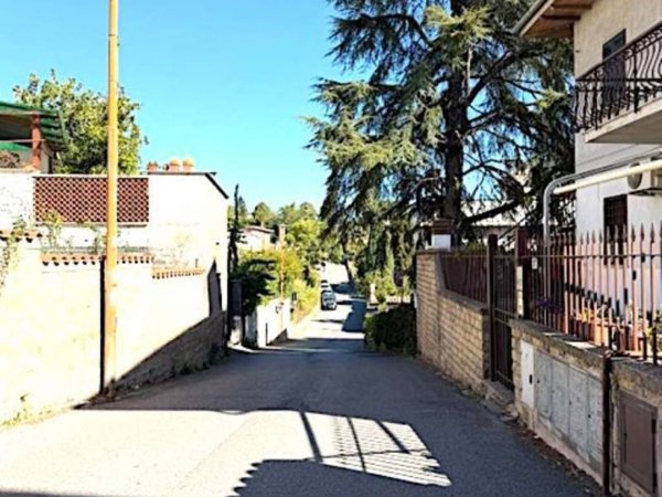 locale commerciale in vendita a Morlupo