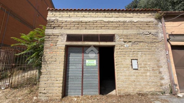 locale commerciale in vendita a Morlupo