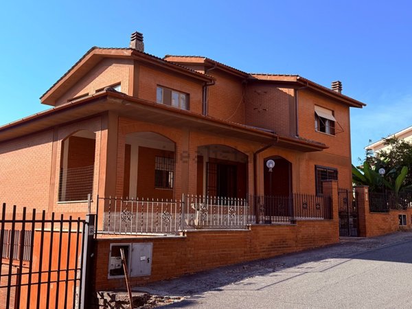 casa indipendente in vendita a Nazzano