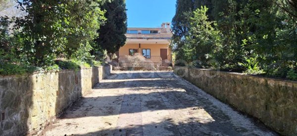 casa indipendente in vendita a Nemi