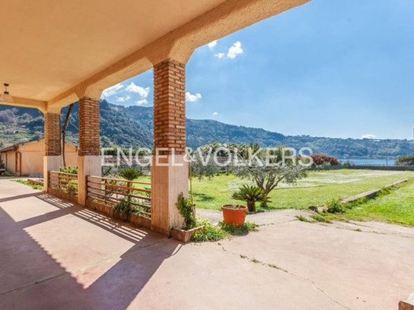 casa indipendente in vendita a Nemi