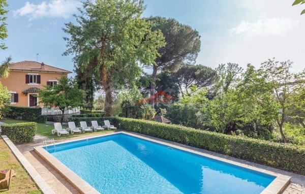 casa indipendente in vendita a Nemi