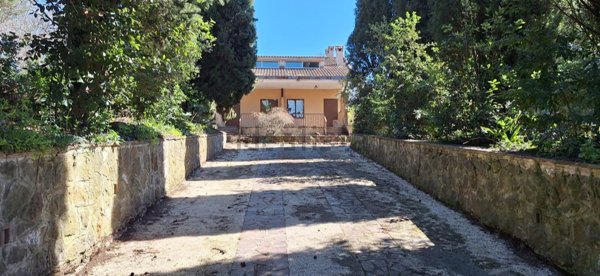 casa indipendente in vendita a Nemi