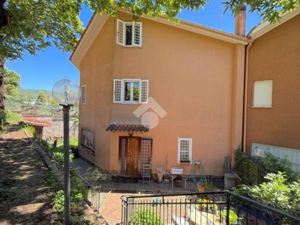 casa indipendente in vendita a Nemi in zona Parco dei Lecci