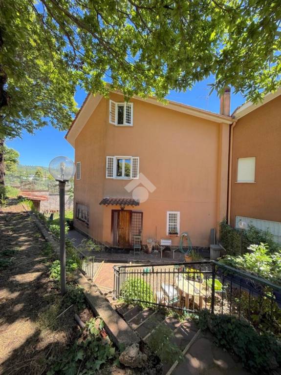 casa indipendente in vendita a Nemi in zona Parco dei Lecci