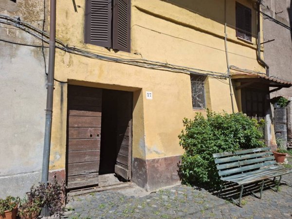 locale commerciale in vendita a Nemi
